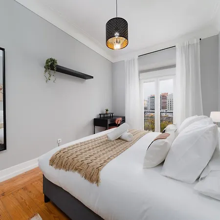 Vendégház Entrecampos 3 L Comfort Stay, Fast Wifi, Steps To Metro, Near Campo Grande Park Lisboa